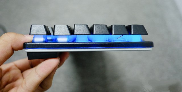 Bàn phím giả cơ chuyên Game Led R8 1818